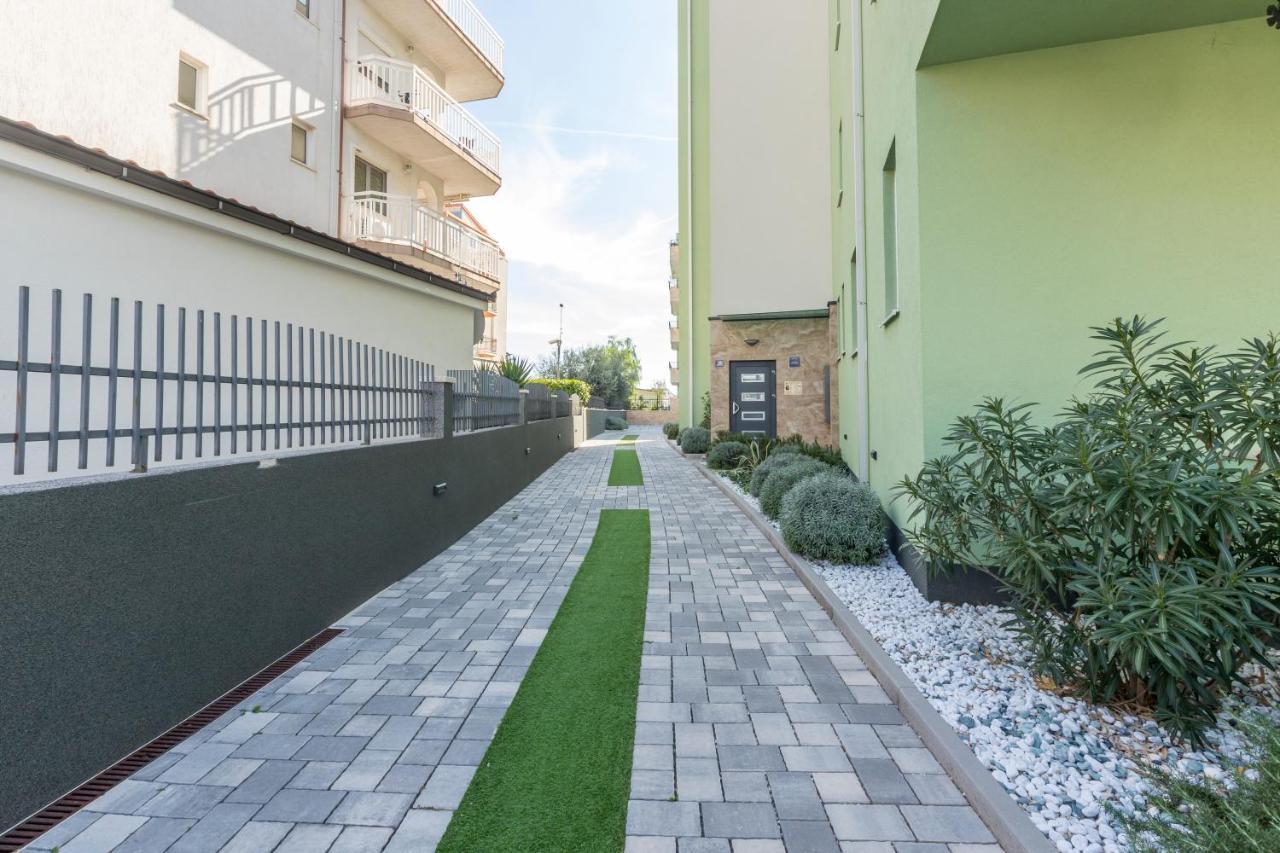 Apartman Lukiana*** Lägenhet Split Exteriör bild
